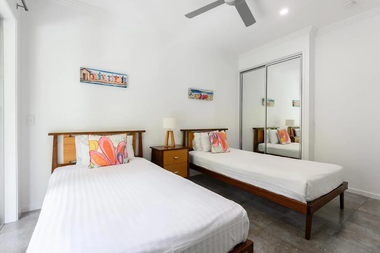 פאלם קוב Island Views Beachfront Apartments אתר נופש