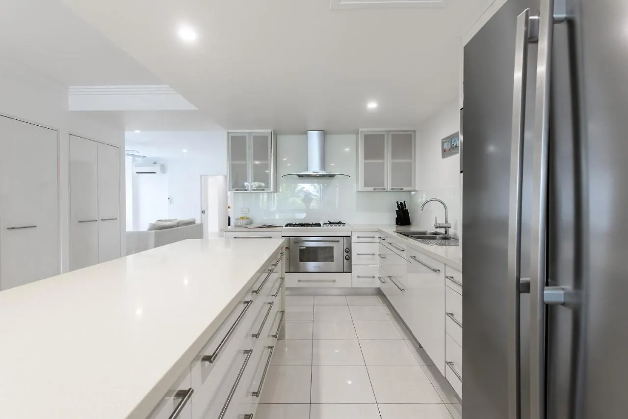 אתר נופש פאלם קוב Island Views Beachfront Apartments