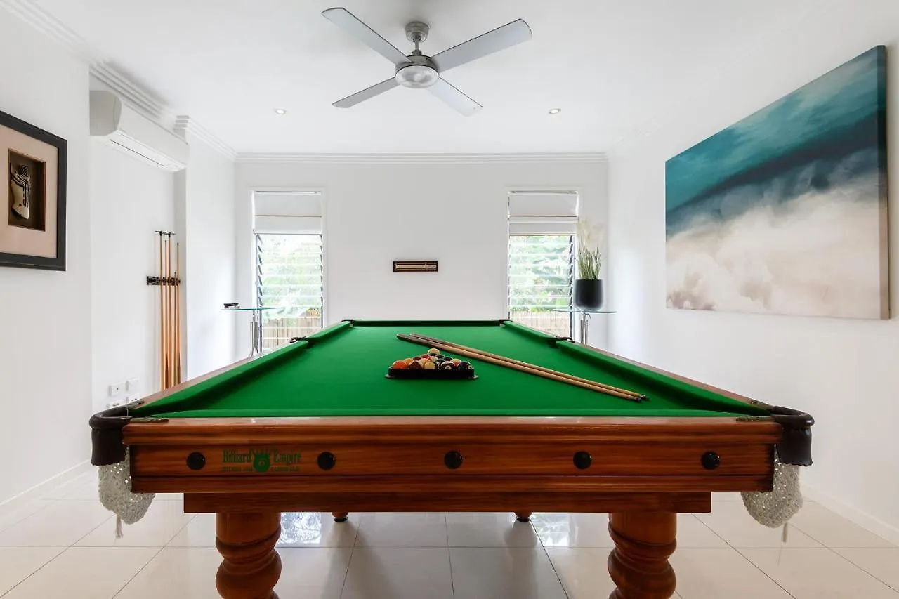 פאלם קוב Island Views Beachfront Apartments אוסטרליה