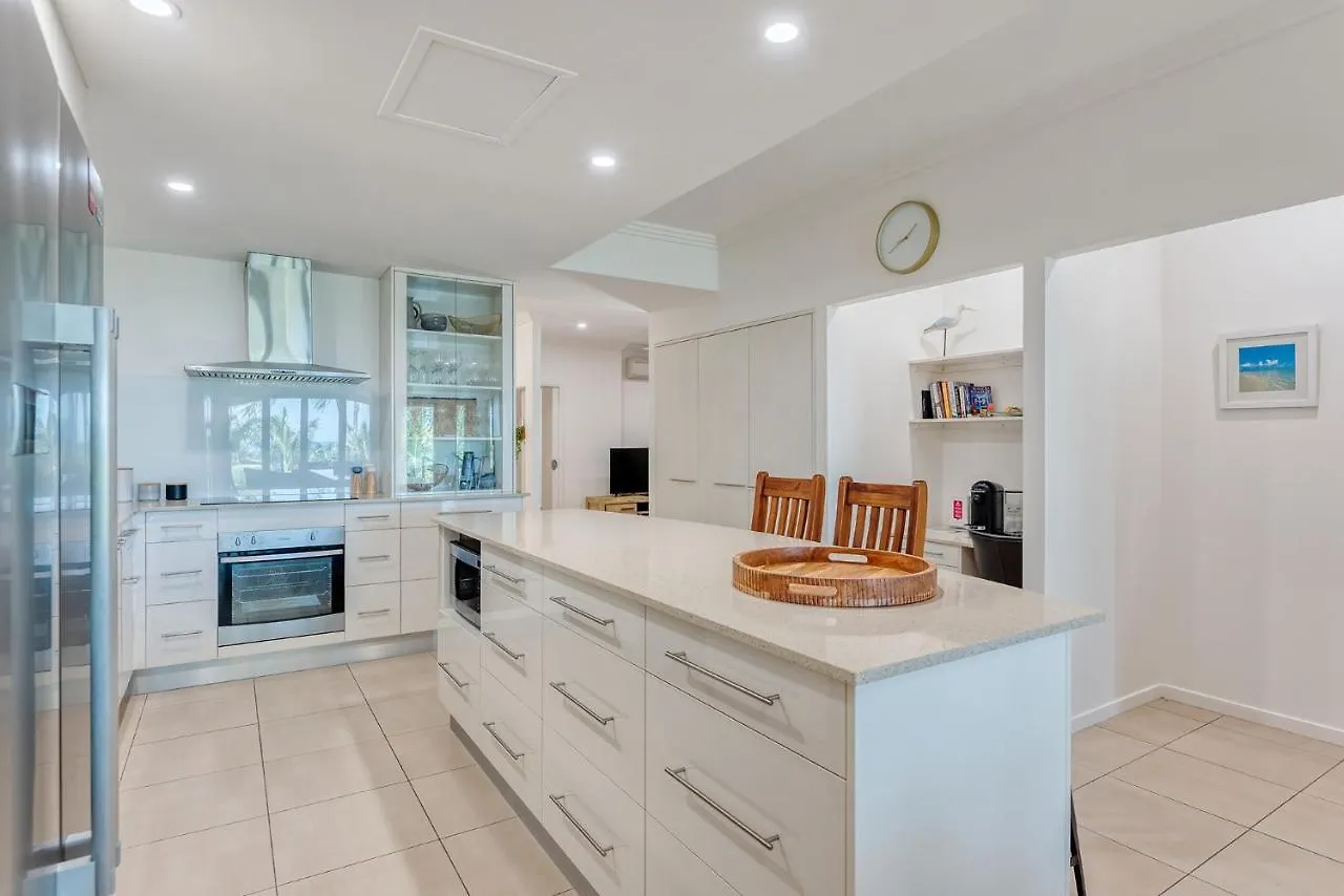 **** אתר נופש פאלם קוב Island Views Beachfront Apartments אוסטרליה