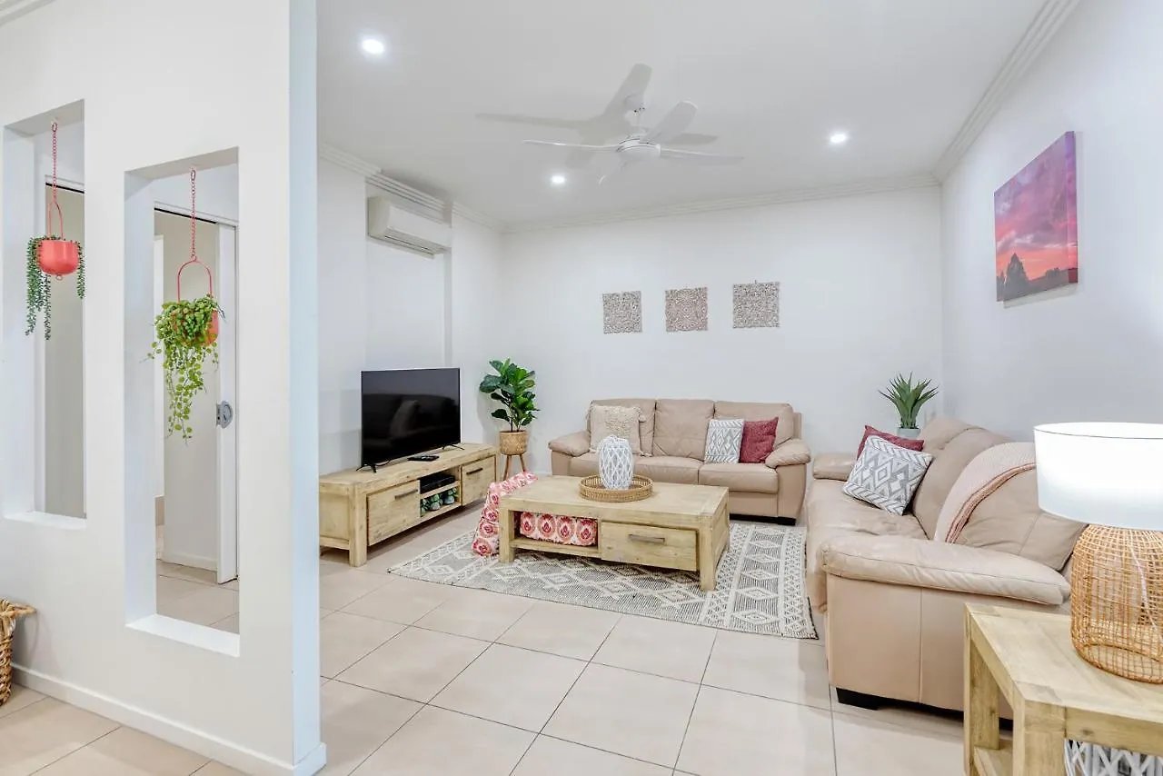 פאלם קוב Island Views Beachfront Apartments אתר נופש