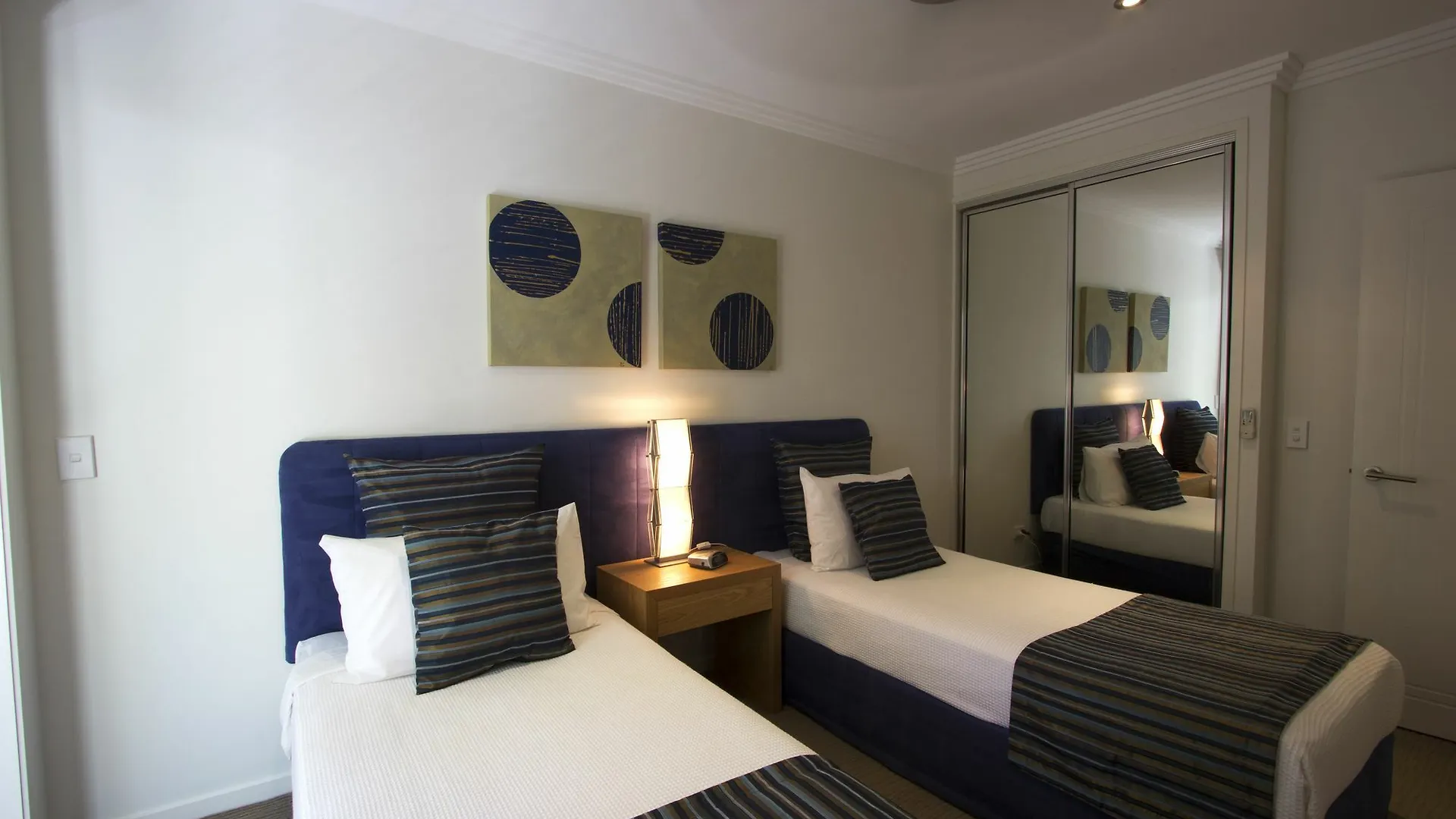 פאלם קוב Island Views Beachfront Apartments