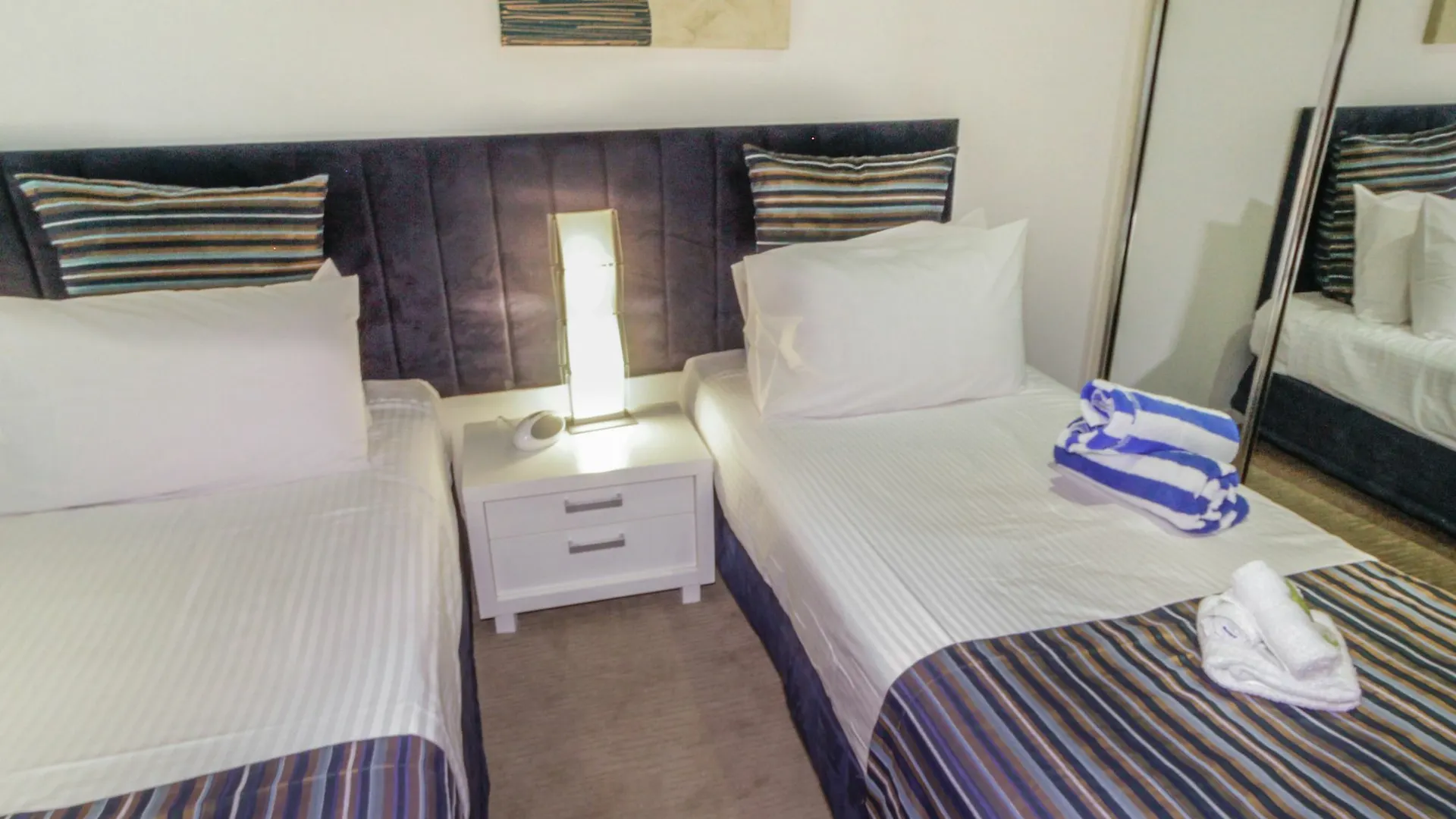 אתר נופש פאלם קוב Island Views Beachfront Apartments