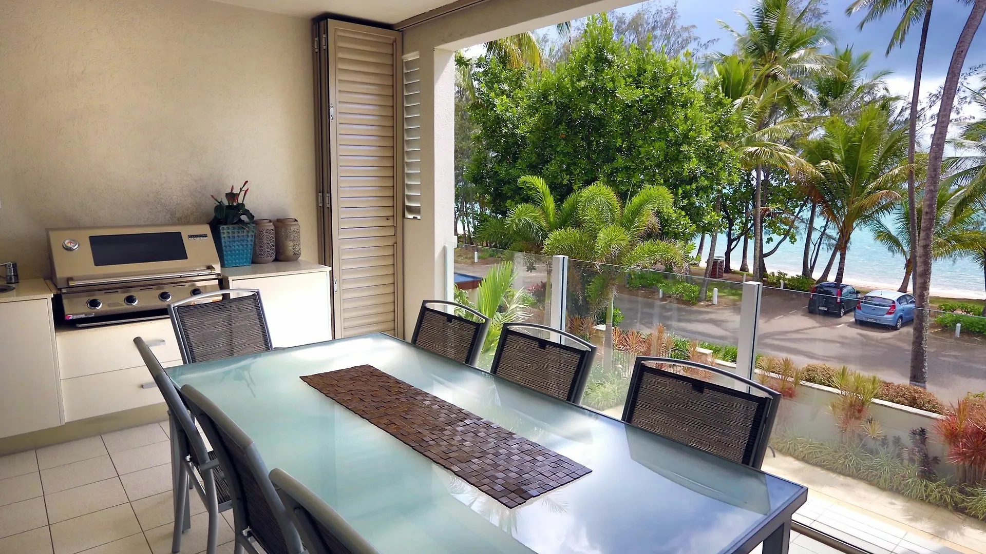 אתר נופש פאלם קוב Island Views Beachfront Apartments